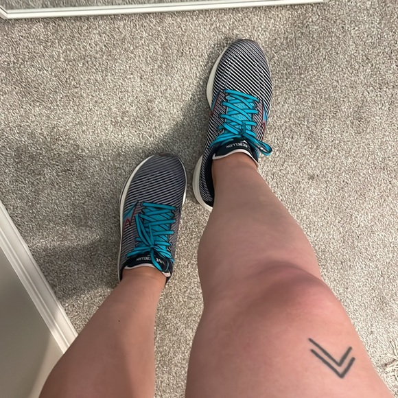 MIZUNO WAVE REBELLION size 7 women’s running shoe - Picture 4 of 9